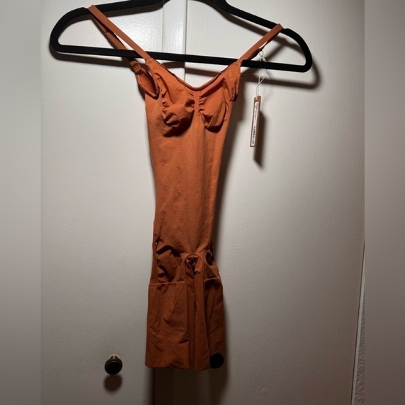 SKIMS Everyday Sculpt Mid Thigh Bodysuit Bronze Size XXS NWT - Picture 2 of 7